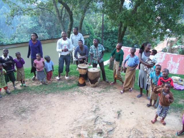 Slow travel in Uganda through community life and nature